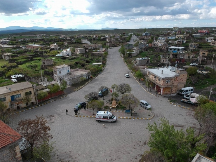 Karantina Altındaki Köy Drone İle Kontrol Ediliyor