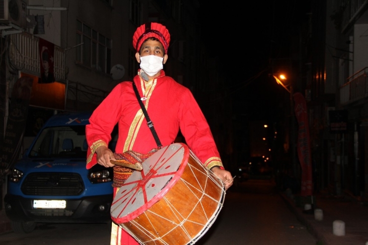 Korona Manisiyle Sahura Kaldırıyor: “Bırakıp Git Türkiye’yi, Vicdansız Korona”