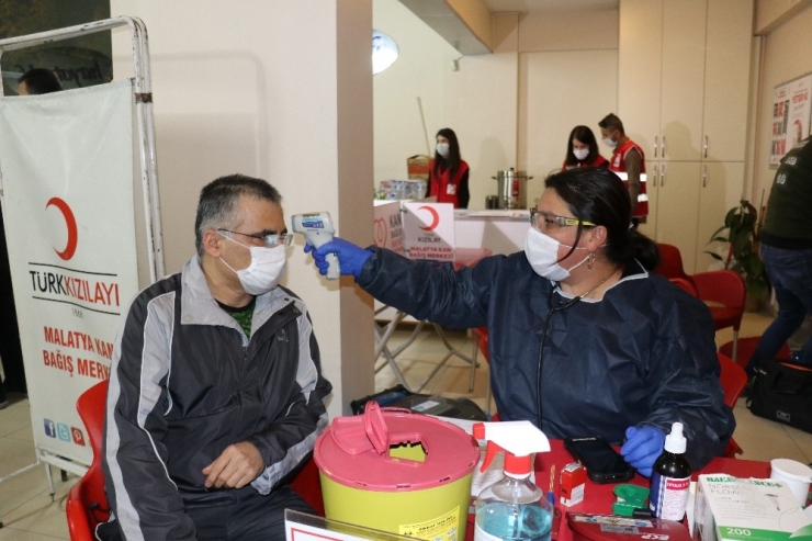 Sağlık Çalışanları Kan Bağışı Çağrısına Duyarsız Kalmadı