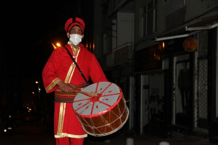 Korona Manisiyle Sahura Kaldırıyor: “Bırakıp Git Türkiye’yi, Vicdansız Korona”