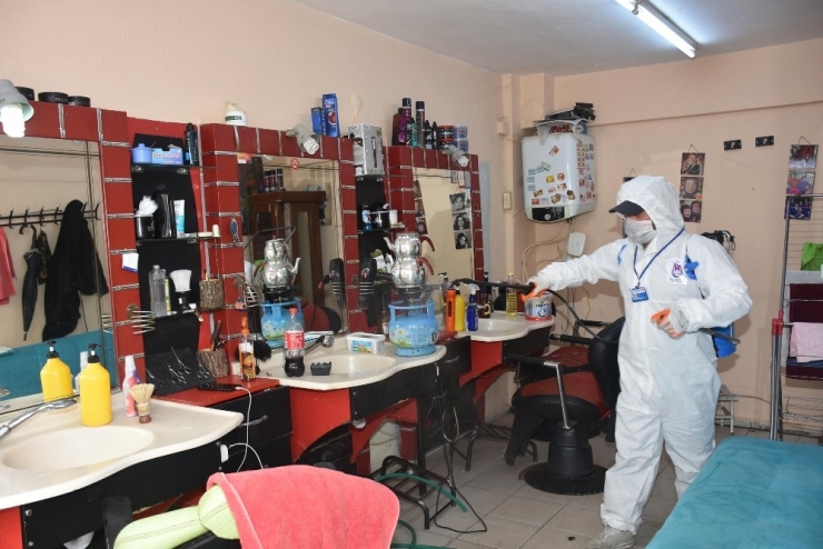 Şehzadeler İlçesinde 360 Berber Ve Kuaför Dezenfekte Ediliyor
