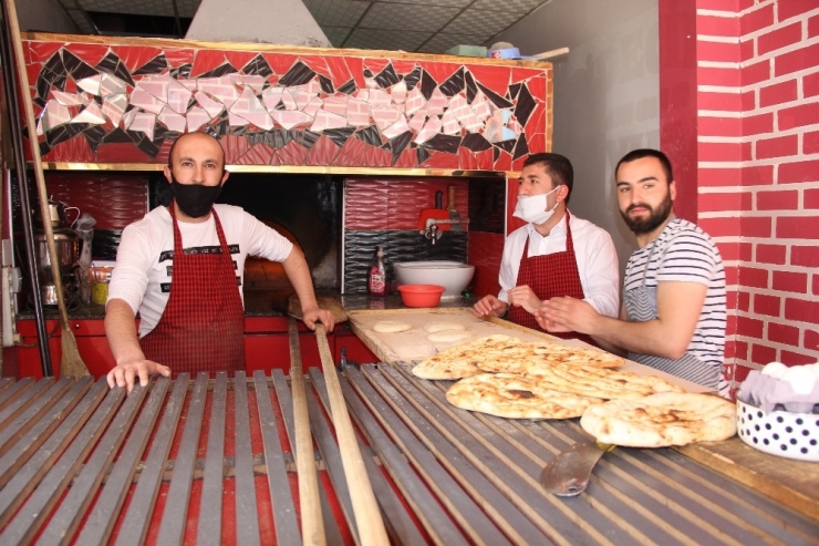 Başkan’ın Ellerinden Ramazan Pidesi