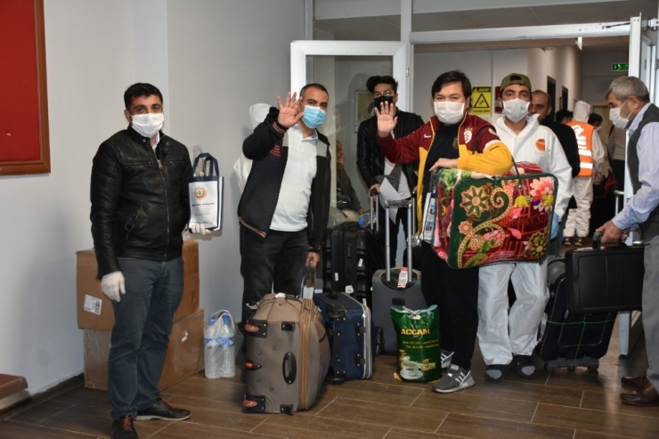 Suudi Arabistan’dan Gelerek Karantinaya Alınan 182 Kişi Memleketlerine Uğurlandı, Geriye Bıraktıkları Notlar Kaldı