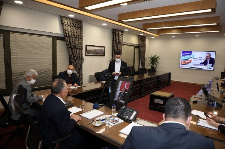 Başkan Yalçın, Takipçileriyle Sosyal Medyada Hasbihal Etti