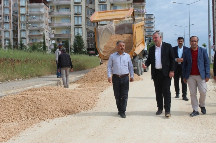 Kahta’da Bozuk Yollar Yenileniyor