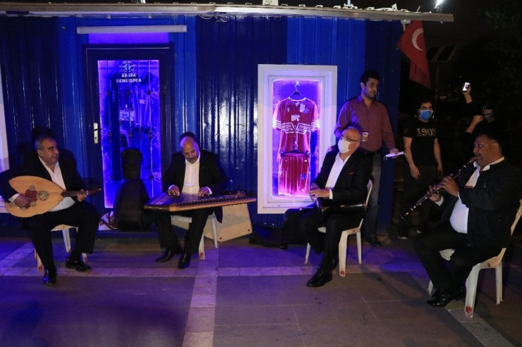 Vatandaşlar Konser Eşliğinde Kızılay’a Kan Bağışında Bulundu