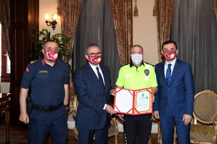 Vali Karaloğlu Trafik Haftasını Başarı Belgesiyle Kutladı