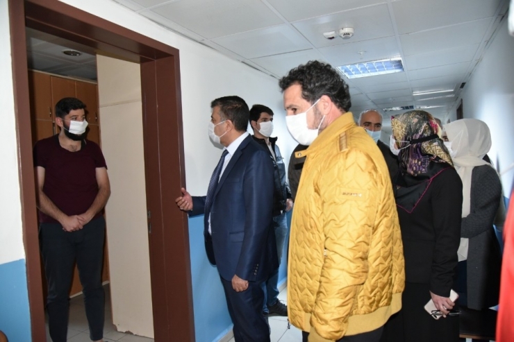 Müdür Sünnetçioğlu’ndan Yurtlarda Gözlem Altında Tutulan Vatandaşlara Ziyaret