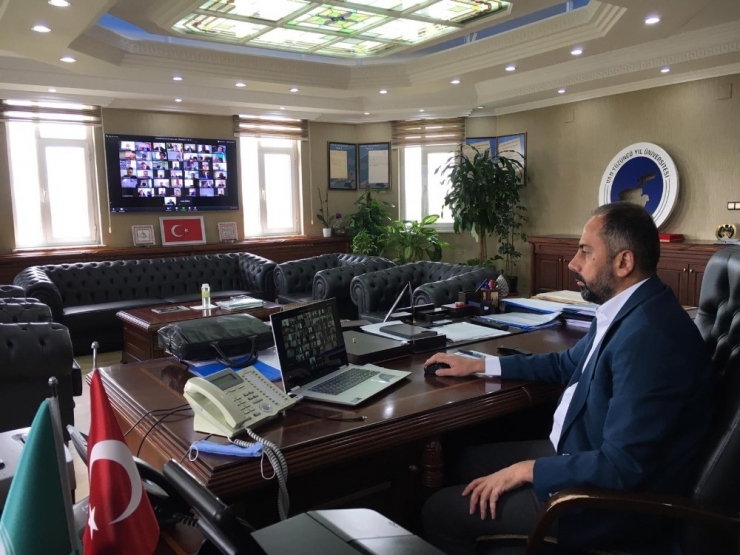 Van Yyü Kent Araştırmaları Merkezi Danışma Kurulu Toplandı