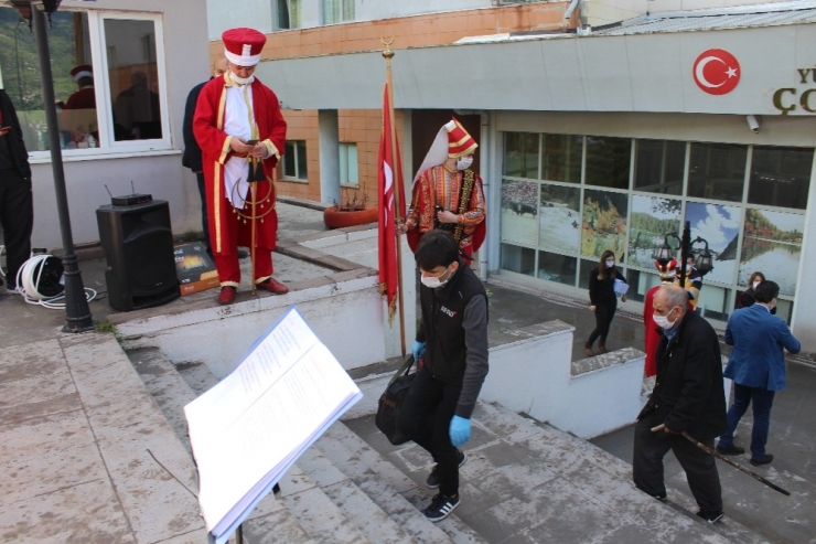 Artvin’de Karantina Süreçleri Tamamlanan 270 Türk Vatandaşı Mehteran Eşliğinde Memleketlerine Uğurlandı