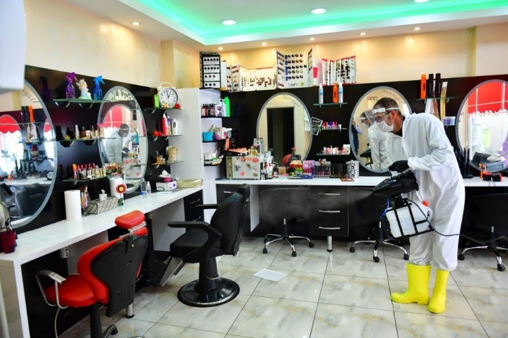 Yeşilyurt’ta Güzellik Salonları Dezenfekte Ediliyor