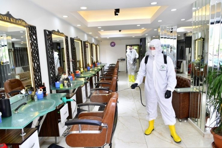 Yeşilyurt’ta Güzellik Salonları Dezenfekte Ediliyor
