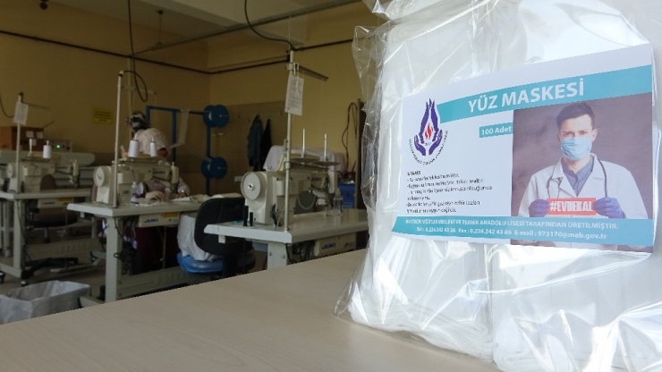 Bu Okulda Hem Maske Hem De Dezenfektan Üretiliyor