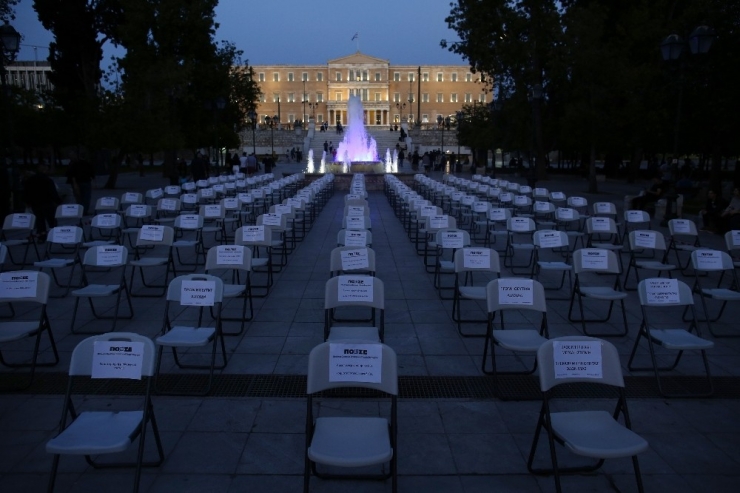 Yunanistan’da Restoran Ve Kafe Sahiplerinden "Boş Sandalyeli" Protesto