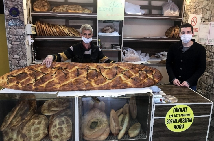 2 Metre 45 Santimlik Pide Yaparak ‘Evde Kal Türkiye’ Çağrısında Bulundu
