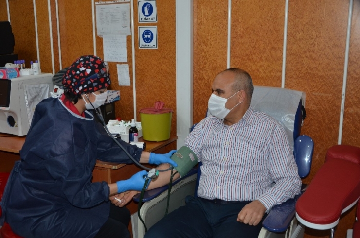 Milletvekili Refik Özen’den Kan Bağışı Çağrısı