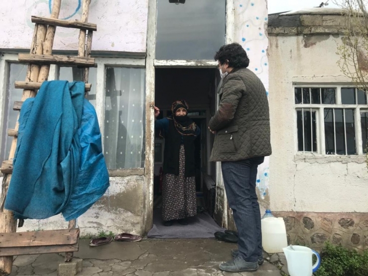 Ak Parti Patnos İlçe Başkanı Tekin Dinç, İhtiyaç Sahibi Aileleri Ziyaret Ediyor