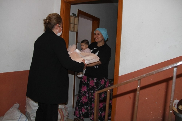 Akçaabat Belediyesinden Yeni Doğan Bebeklere "Hoş Geldin" Hediyesi