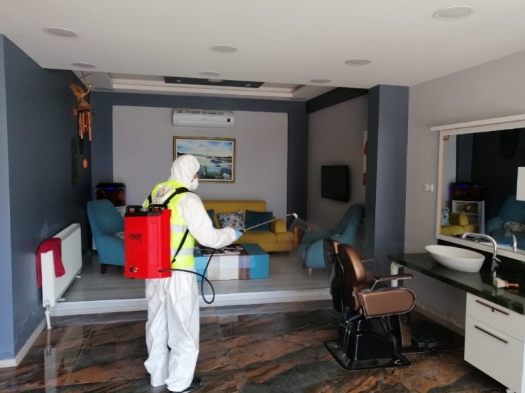 Altınordu’da Berber Ve Kuaförleri Dezenfekte Edildi