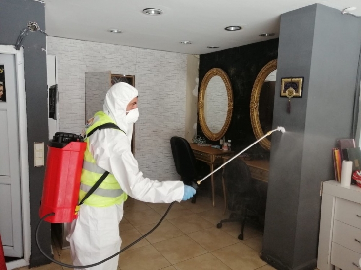 Altınordu’da Berber Ve Kuaförleri Dezenfekte Edildi