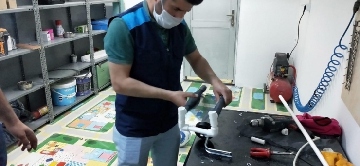 Ayakları Felç Kedi Yürüteç İle Hayata Döndü