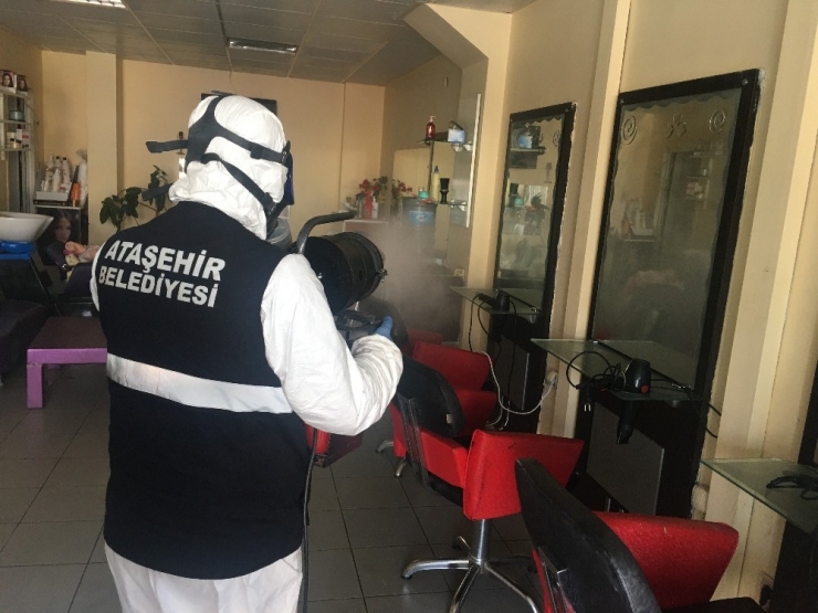 Ataşehir’de Açılışa Hazırlanan Kuaförler Dezenfekte Edildi