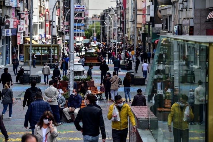 Bakırköy Meydanı’nda Dikkat Çeken Yoğunluk