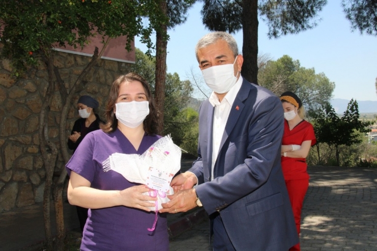 Başkan Kaplan Sağlık Çalışanı Anneleri Unutmadı