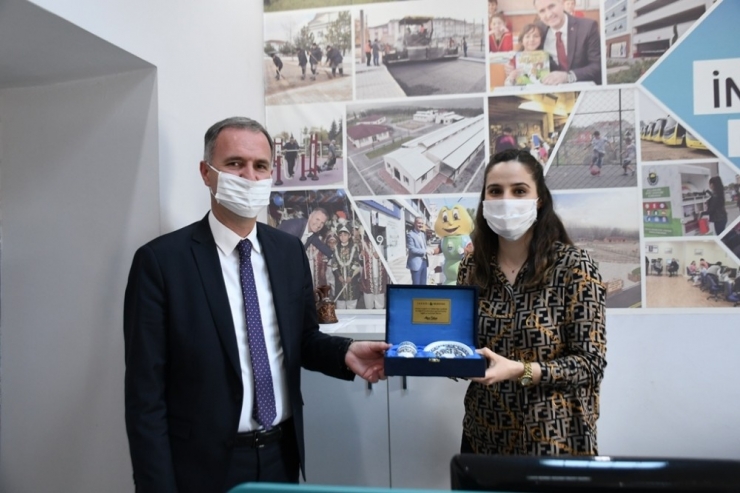 Başkan Taban Personelin Anneler Gününü Kutladı