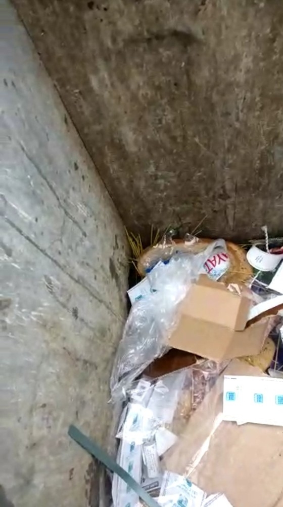 Beylikdüzü’nde Ekmeklerin Çöpe Atıldığını Gören Vatandaşlar İsyan Etti