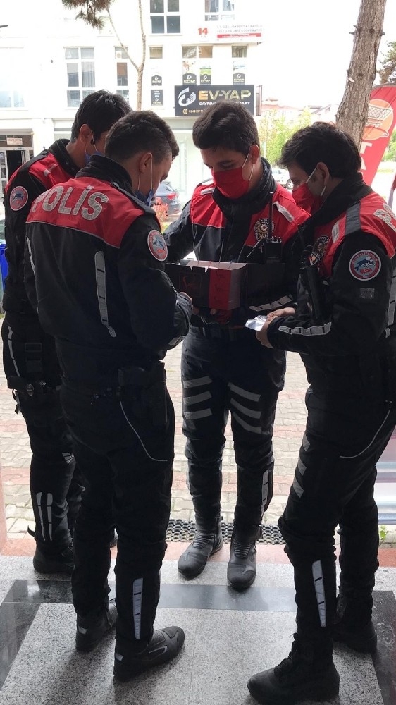 Bolu’da, 2 Yaşındaki Aymira’ya Polis Ekiplerinden Doğum Günü Sürprizi