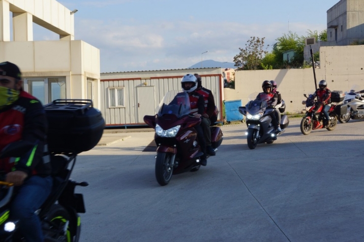 Motosiklet Tutkunlarından Hastalara Ve Sağlıkçılara Moral