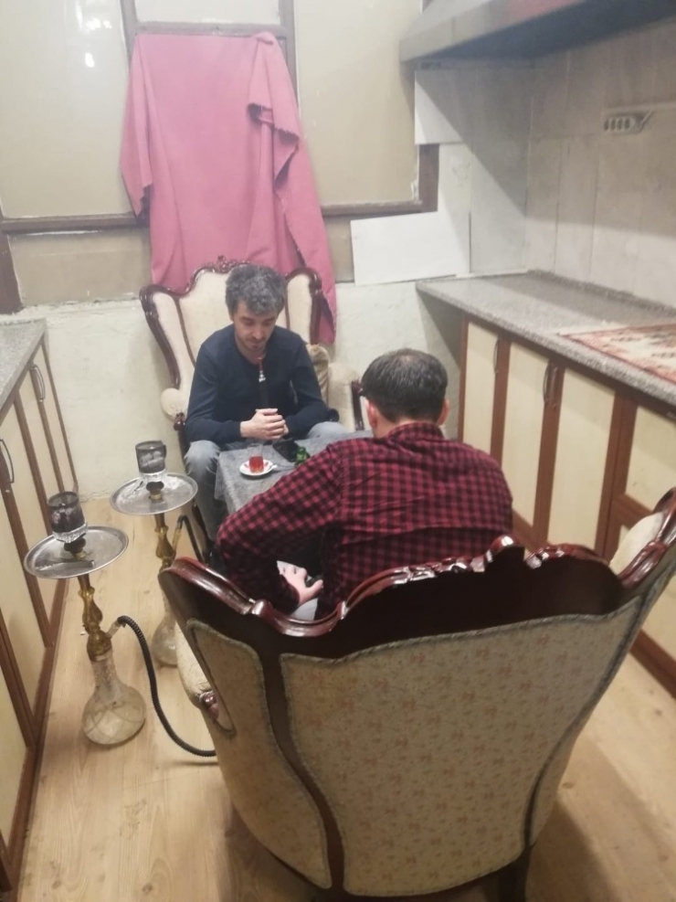 Korona Da Neymiş...salgına Rağmen Nargile Partisine Polis Baskını