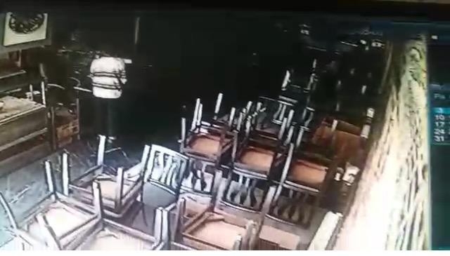 Çalışanların Dalgınlığından İstifade Ederek Kebapçıyı Soydu