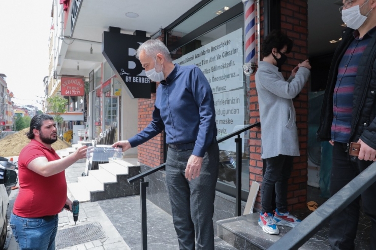 Çekmeköy’de Açılışa Hazırlanan Kuaförler Dezenfekte Edildi