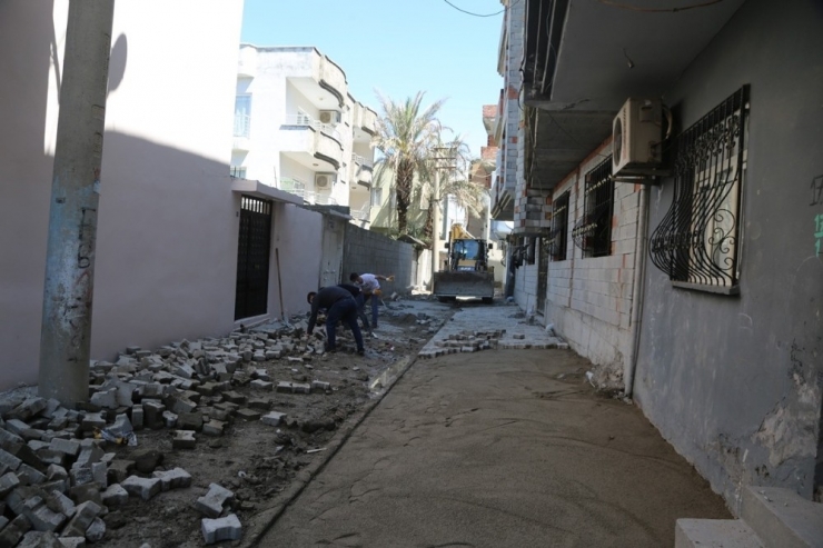 Cizre Belediyesi Kilitli Parke Taşı Döşeme Çalışmalarına Devam Ediyor