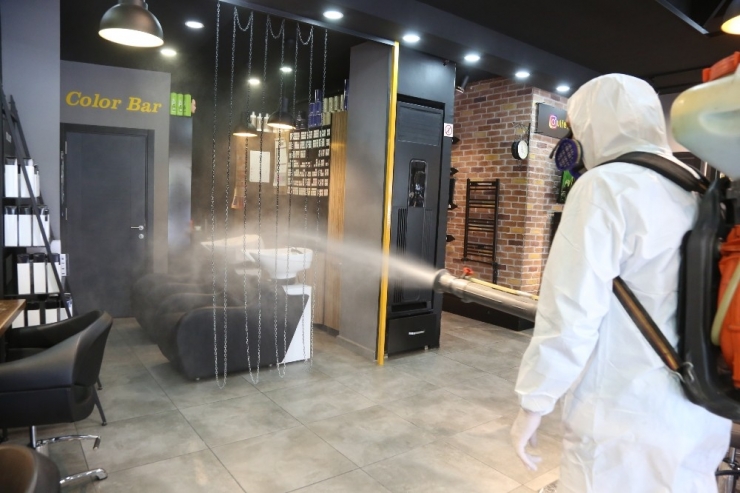 Darıca’da Berber Ve Kuaförler Dezenfekte Edildi