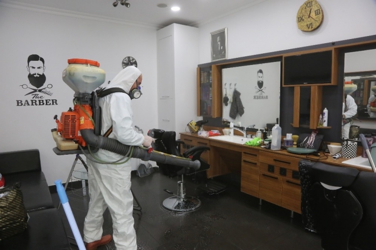 Darıca’da Berber Ve Kuaförler Dezenfekte Edildi