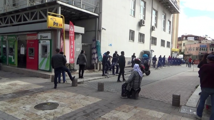 Denizli’de 400 Metrelik Kuyruk