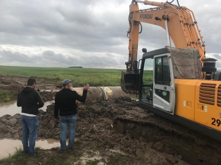 Su Taşkını Riski Olan Bir Mahalleye Daha Beton Boru Hizmeti