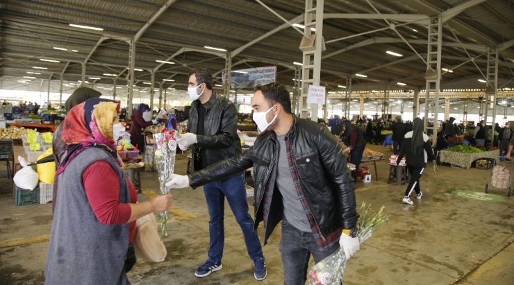 Döşemealtı Belediyesi’nden Anneler Günü Jesti