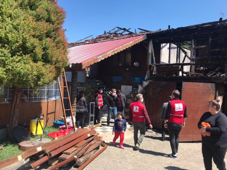 Evi Yanan Aileye Kızılay’dan Konteynır