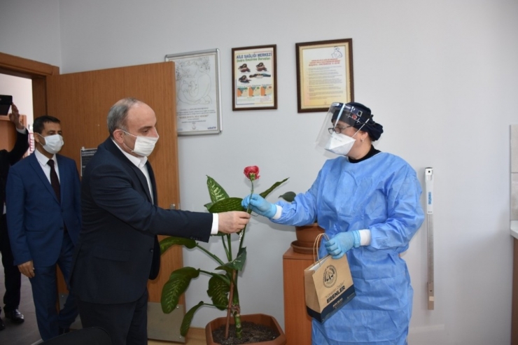Başkan Kılıç İlçedeki Sağlık Çalışanlarının Anneler Gününü Kutladı