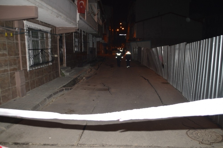 Esenler’de Bina İnşaatının Bulunduğu Sokağın Zemininde Kayma Meydana Geldi