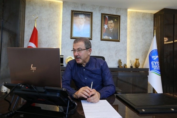 Başkan Deniz Köken Kuaförlerle Online Toplantı Yaptı