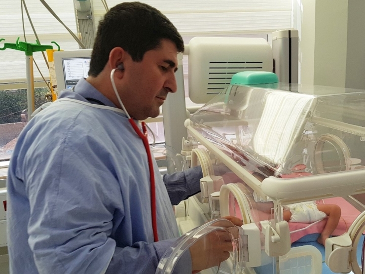 Çöpte Bulunan Bebek Yaşam Savaşı Veriyor