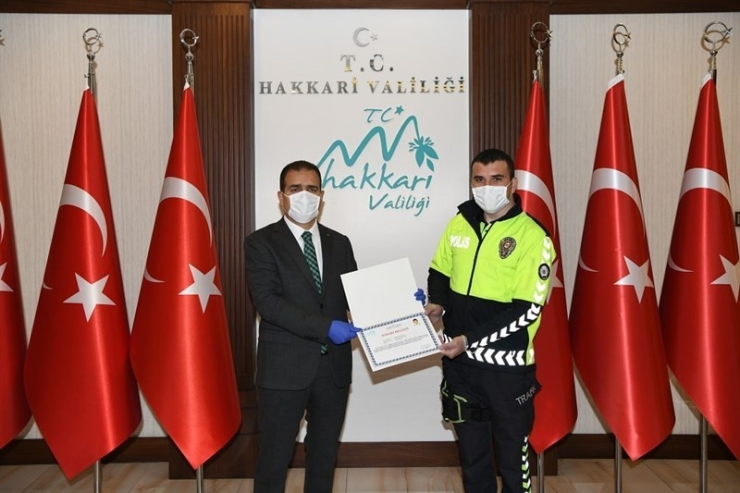 Hakkari’de Başarılı Trafik Memurları Ödüllendirildi