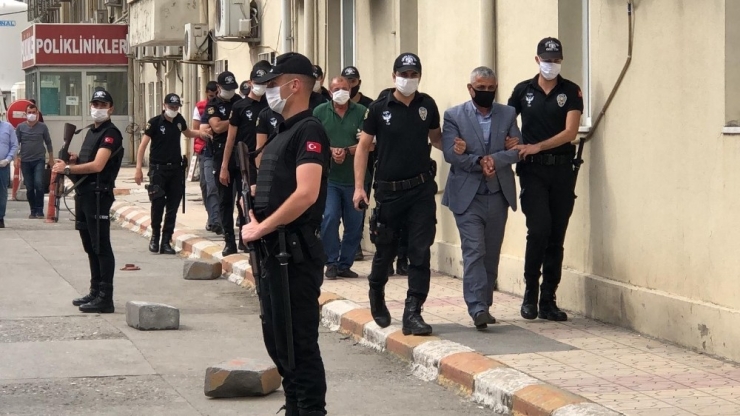 Hatay’da Aranan Kişilere Yönelik Operasyonda Çok Sayıda Silah Ele Geçirildi