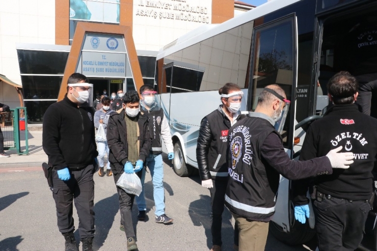 Cinayetle Biten Göçmen Kaçakçıları Arasındaki Anlaşmazlıkta 7 Kişi Tutuklandı