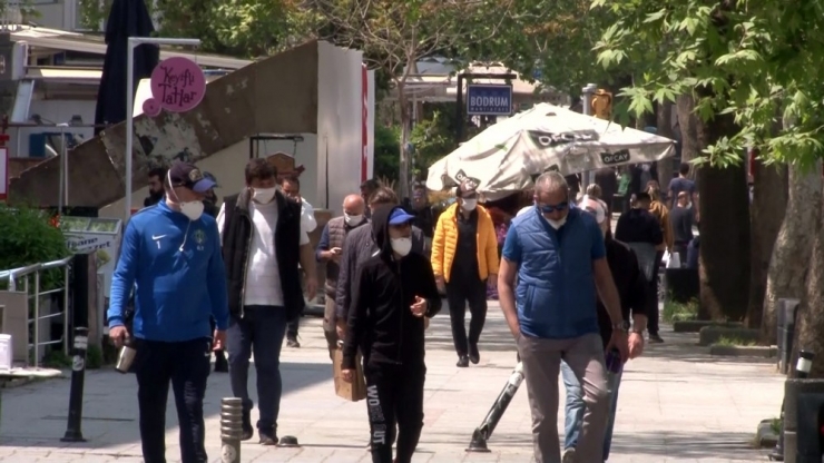Vatandaşlar Korona Virüse Aldırmadı, Bağdat Caddesi Yine Doldu